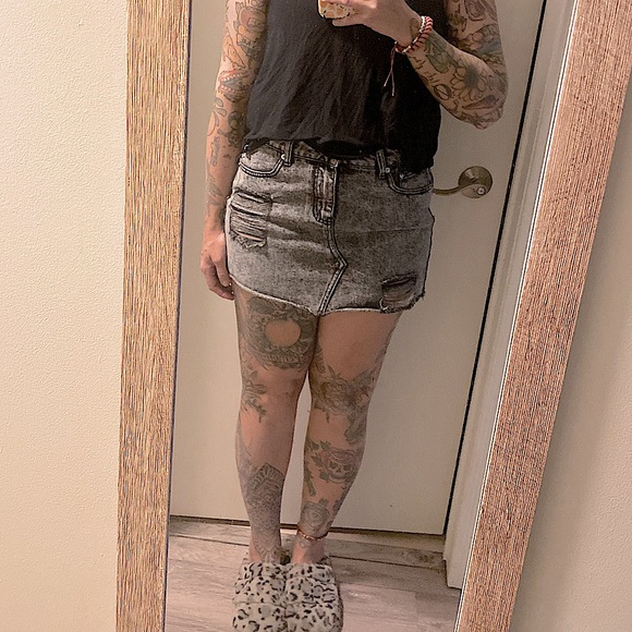DOLLS KILL โข CURRENT MOOD (NWOT) โข Grey Acid-Washed Denim Mini Skirt โข Medium - Picture 9 of 15